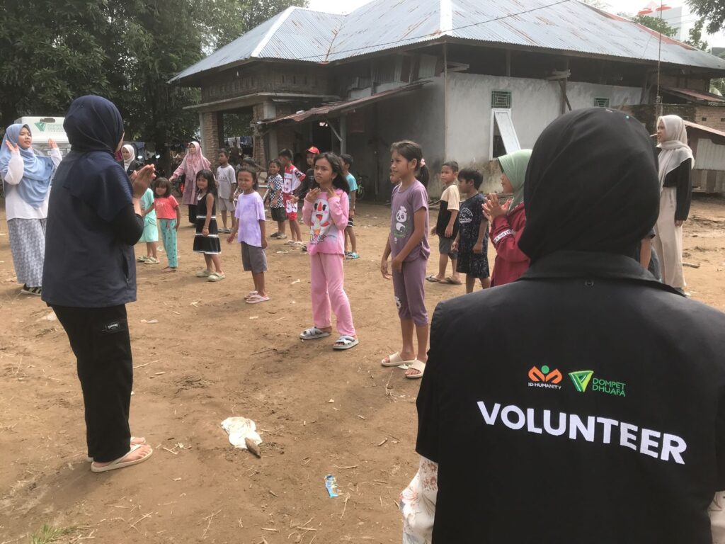 Kolaborasi Komunitas Hadirkan Ruang Aman Psikososial untuk Anak Penyintas Bencana di Padang